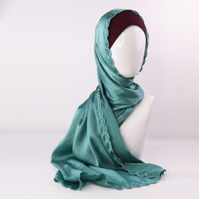 China Adult Woman Fashion Crepe Satin Shawls3 Edge Scallop Silk Muslim Hijab Hijab Scarves Hijab Tudung Malaysia Sulam Embroidery Muslim Shawl for sale