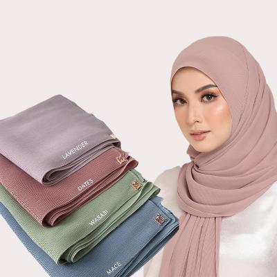 China Islamic Ladies Hijabs Newest Scarf New Fashion Style Women Crinkle Chiffon Scarf Pleated Chiffon Shawl Long Wrap Crushed Chiffon Scarves for sale