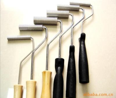 China Fiberglass aluminum and wooden handle aluminum nobby rollers for sale