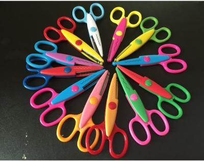 China White, green, pink, 13 cm lace cut can make special scissors cutting out all sorts of design pattern of DIY en venta