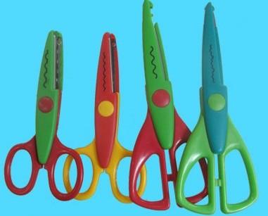 China 13 cm lace cut can make special scissors cutting out all sorts of design pattern of DIY for sale