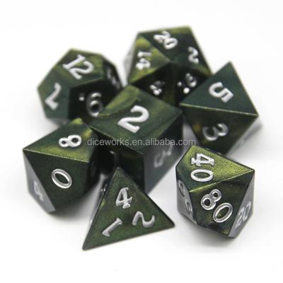 China Cutting Edge Polyhedral Dice Set 7pcs Plastic Dice Manufacturer Supplied 7pcs RPG Acrylic Dice Cutting Edges for sale