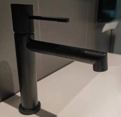 China Vergemakkelijkte installatie Matt Black Basin Mixer kraan met twee handvaten Te koop