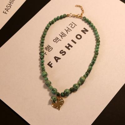 China Trendy Fashion Jewelry Natural Jemtone Women Beaded Necklaces Heart Pendant Choker High Quality for sale