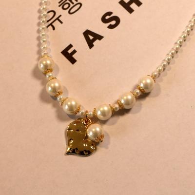 China Europe and America Shell Pearl Necklace high quality luxury 2022 spring jewelry heart choker gold plating pendant necklace for sale