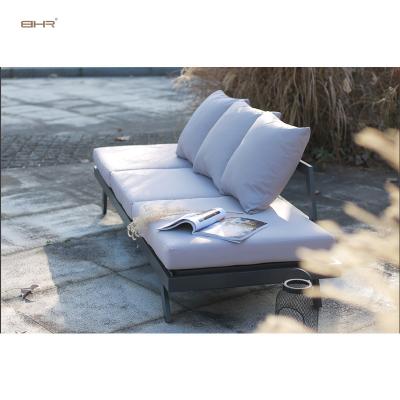 China Modern Outdoor Folding Bed Weather-Resistant Outdoor Weather-Resistant Patio Rattan Living Room Garden Sun Lounge Bed for sale