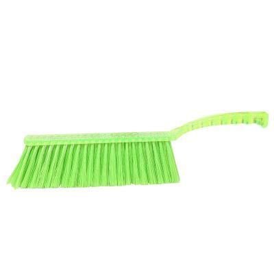 China Sustainable Hot Selling Portable Plastic Bed Brush Dust Clean Brush With Long Handle Household Sweeping Tools for sale