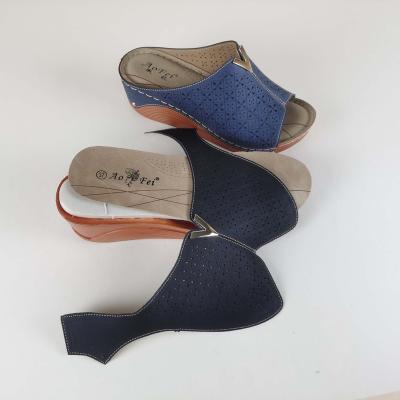 China Lightweight popular women's shoes, summer women's thick soled sandals, slope heel slippers for sale