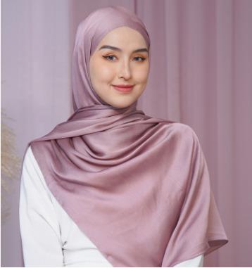 China Hot Factory Price Fashion Satin Hijab Silk Muslim Shawl Wrinkle Solid Color Pleated Pleated Wrap Scarves for sale