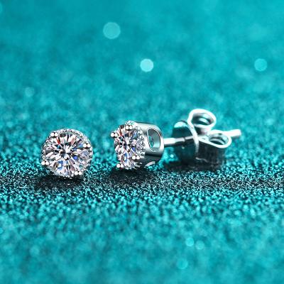 China Vintage Factory Hot Selling Women's Jewelry Light Luxury High Grade Four Claw Moissanite Diamond 925 Sterling Silver Earrings for sale