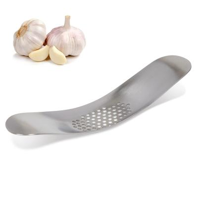 China Sustainable modern kitchen accessories Stainless Steel Manual Garlic Crusher Crusher Garlic Press Gadgets Ginger Mincer Garlic Press for sale