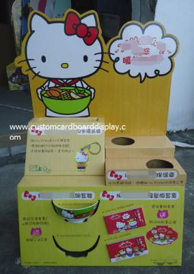 China Hello Kitty-de Vertoning van de Kartonpallet met aangepaste gaten/de vertoningstribune van de prmotionalvloer Te koop