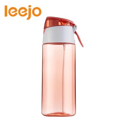 China Sustainable New Product 600ml Sport Mist Spray Leejo Drinking Water Bottle With Spray And Straw for sale