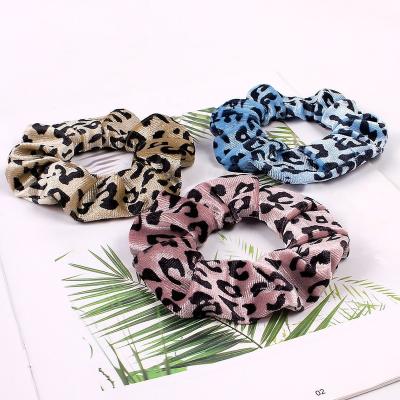 China Hot Newspaper/Hair Ties Velvet Hair Scrunchies Work/Party/Travel/Gift/Leopard Date Sales Bulk For Women And Girls for sale