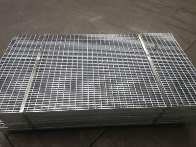 China Deformed Construction Gully Welded Steel Bar Grating Fence 30x2 Bolt Fixed Type for sale