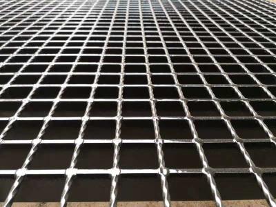 China Electric Galvanized Serrated Extruded Fan Steel Sewer Grating 20x5mm In Silvery for sale