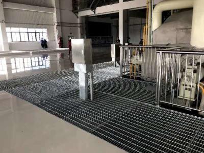 China 32 X 5mm Press Welded Platform Serrated Steel Grating With Long Life for sale