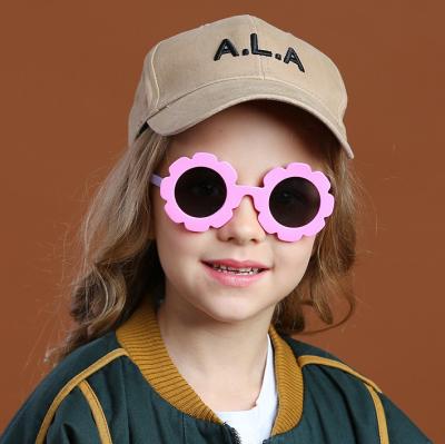 China Fashion sunglasses 2022 colorful cute children's flower children's sunglasses fashionable children's sunglasses wholesale for sale