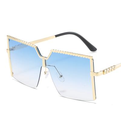 China Oversized Square Mirror Sunglasses Fashion Brand Sunglasses Custom Frame Classic Trendy Women Big Shape Sun Glasses for sale