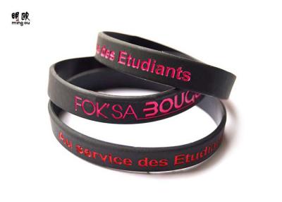 Κίνα Μαύρο συνήθειας μικρό σχέδιο Wristbands καρπών χαραγμένο βραχιόλια λαστιχένιο προς πώληση