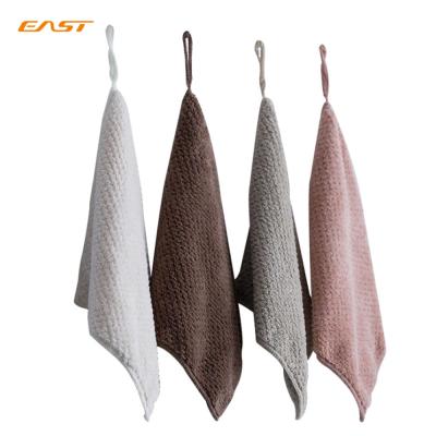 China Sustainable IS Microfiber Spinning Slip Chat Small Square Hand Wash Cloth , Clean Face Towel for sale