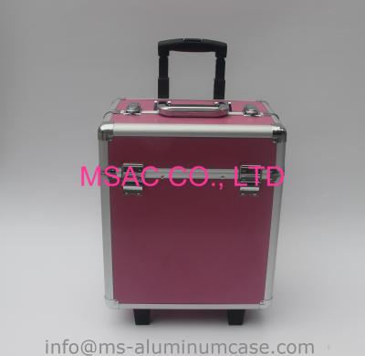 China Caja de aluminio de la belleza de la carretilla del rosa con las ruedas y el espacio de almacenamiento grande en venta