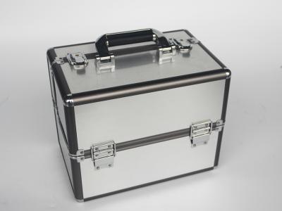 China Aluminum Beauty Case With Gray Frame Silver Makeup Case Portable Handle To Storage Cosmetics And Tools for sale