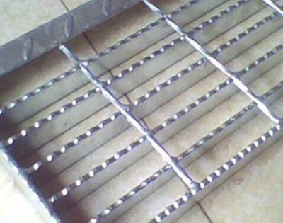 China welding Stair Tread Steel Bar Grating anti-corrosion with hot dipped zinc coat for sale