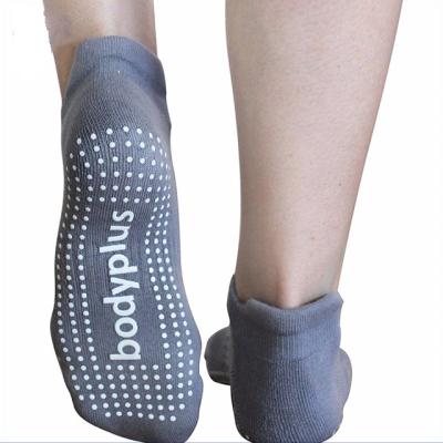 China Fashion Breathable Factory Wholesale Non Slip Sock With Stitch Grips Skid Bar Socks Custom Women Non Slip for sale