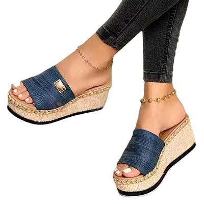 China Large Size Round Ladies Sandals 2022 New Casual Roll Wedge Heels for sale