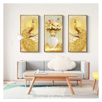 China Eco-friendly Modern Home Decoration Peacock Triptych Sofa Background Wall Canvas American Gold Painting for sale