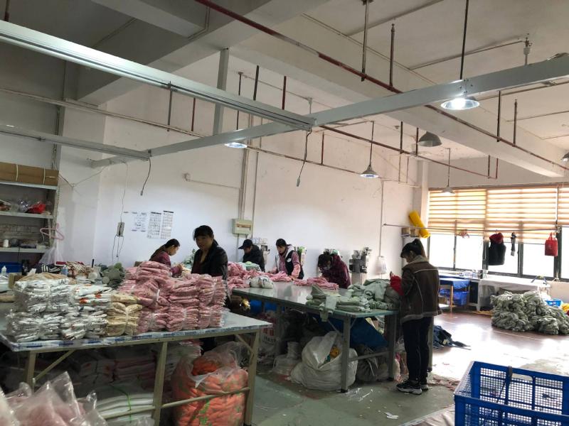 Verified China supplier - Puning Chi Wei Lao Wu Jia Clothing Shop