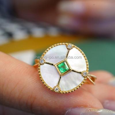 China High Quality Real 18k Gold High Quality Women Round Shape Design Emerald White Shell Diamond Ring Natural Fashion Jewelry for sale