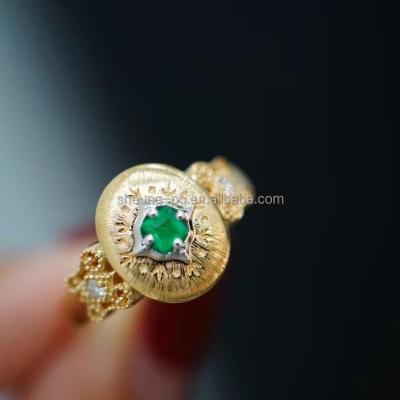 China Natural Emerald Rings Jewelry In 18k Solid Gold Collection Women Jewelry Gift OEM Vintage Style Design High Quality for sale