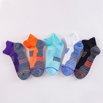 China Custom Logo Thick Cotton Gym Sports Quick Dry Breathable Booties Sports Sock Men Socks With Logo for sale