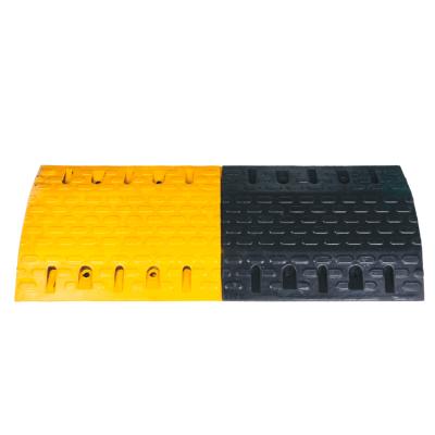 China Yellow And Black Speed ​​Bump Rubber Lane Moving Traffic Heavy Duty Rubber Bumps For Cars for sale