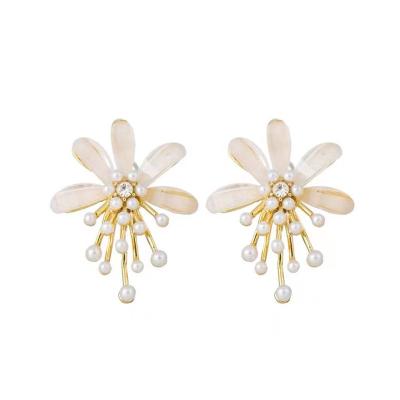 China New CLASSIC White Enamel Flower Stud Earrings Gift Fashion Pearl Women Party Holiday Jewelry for sale