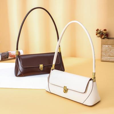 China PU Solid Color Envelope Fashion Lock Texture Folded Ladies Shoulder Bag for sale