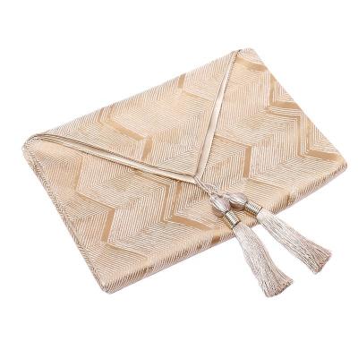 China Modern wave design jacquard table runner lace table runner hot sale wholesale for sale