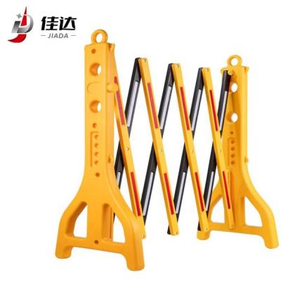 China Road Safety Board Barrier Security Barricade Yellow Portable Plastic Folding Water Filled ExpandingRetractable Traffic Barrier for sale