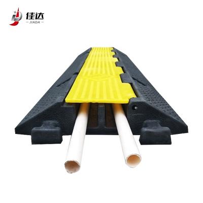 China Reduce Vechicles Speed ​​1000*250*45mm 2 Channel Wire Hose Rope PVC Cover Device Rubber Speed ​​Bump Protection Ramp Cable Guards Cable Protector for sale