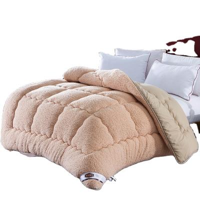 China Soft flannel comforter quilt quilt bed fleece blanket lamb velvet comforter home comforter for hotel for sale