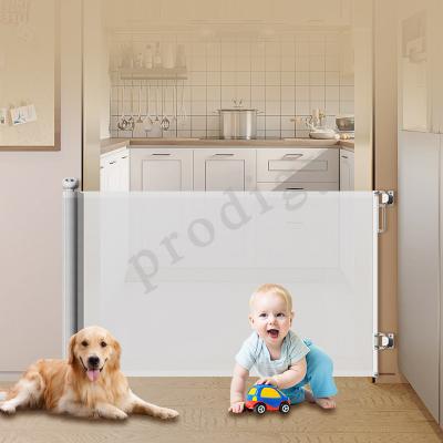 中国 EN1930/CPC/ASTM  197 Inches  Pvc Mesn Safety Barrier Baby Retractable Gate For Doorway 販売のため