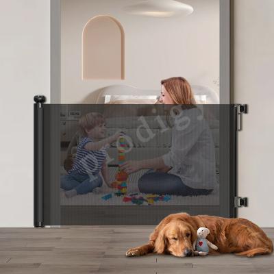 中国 Retractable Baby Gate Made Of Mesh For Doorways Stairways 販売のため