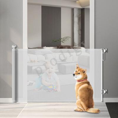 中国 Retractable Baby Gate Extra Wide Safety Kids Or Pets Gate Mesh Safety Dog Gate 販売のため