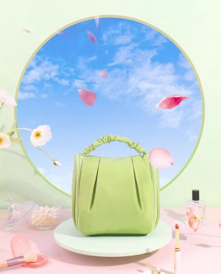 China New Portable Washing Durable Waterproof Hanging Cosmetic Bag In Summer for sale