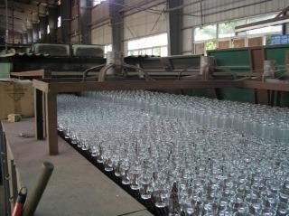 Verified China supplier - Guangzhou Jingwei Glassware Co., Ltd.