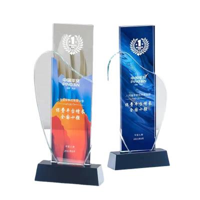 China Crystal Trophy Plaque Design Pink Diamond Crystal Award Trophy of Health Care Institutes for sale