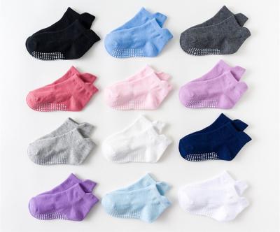 China 2021 QUICK DRY non-slip silicone baby socks/wholesale low price baby trampoline socks/baby short socks for sale