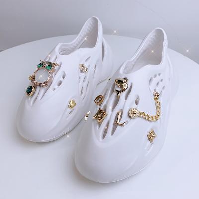 China Breathable Women Shoes Clogs Garden Shoes With HOL Outdoor EVA Summer Casual Shoes Kanye Flip FlopsCoconut 700 Street Charms Yeezy Sandals for sale